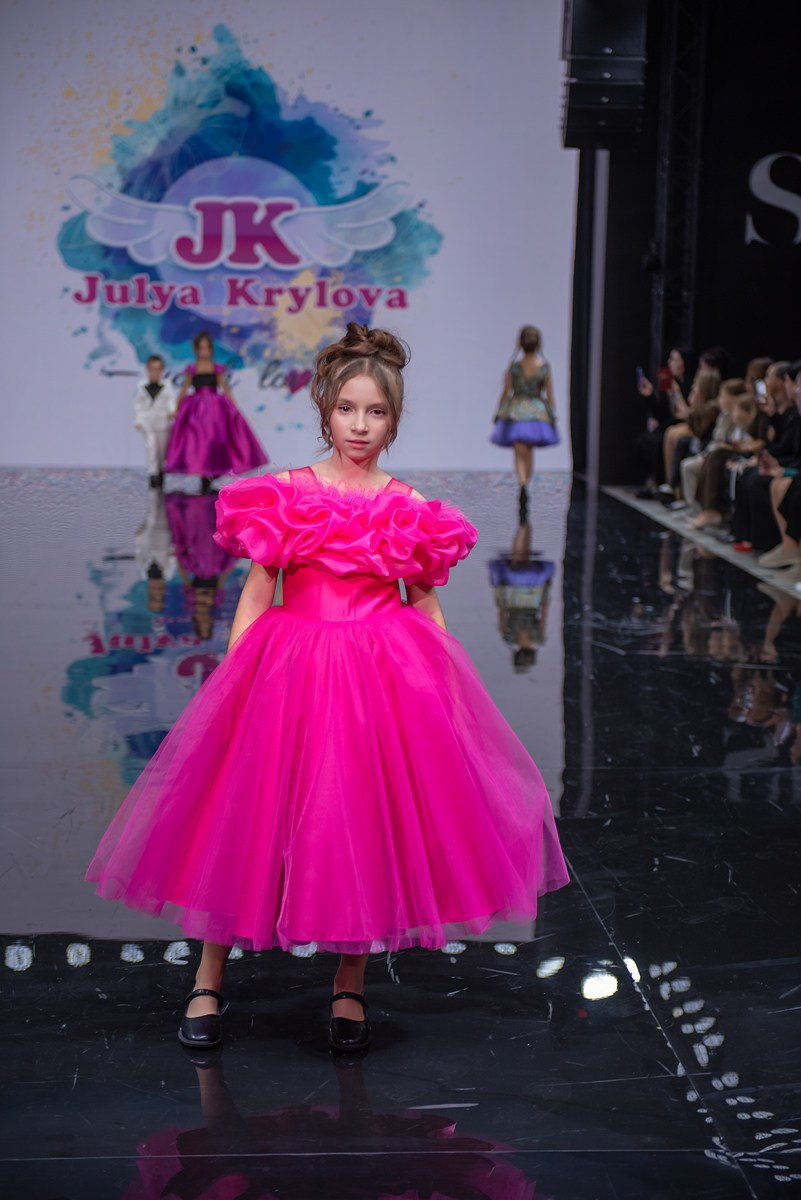 SochiFashionWeek2024 дизайнер Юлия Крылова. Семейный и коммерческий фотограф в Сочи Александр Бодунов