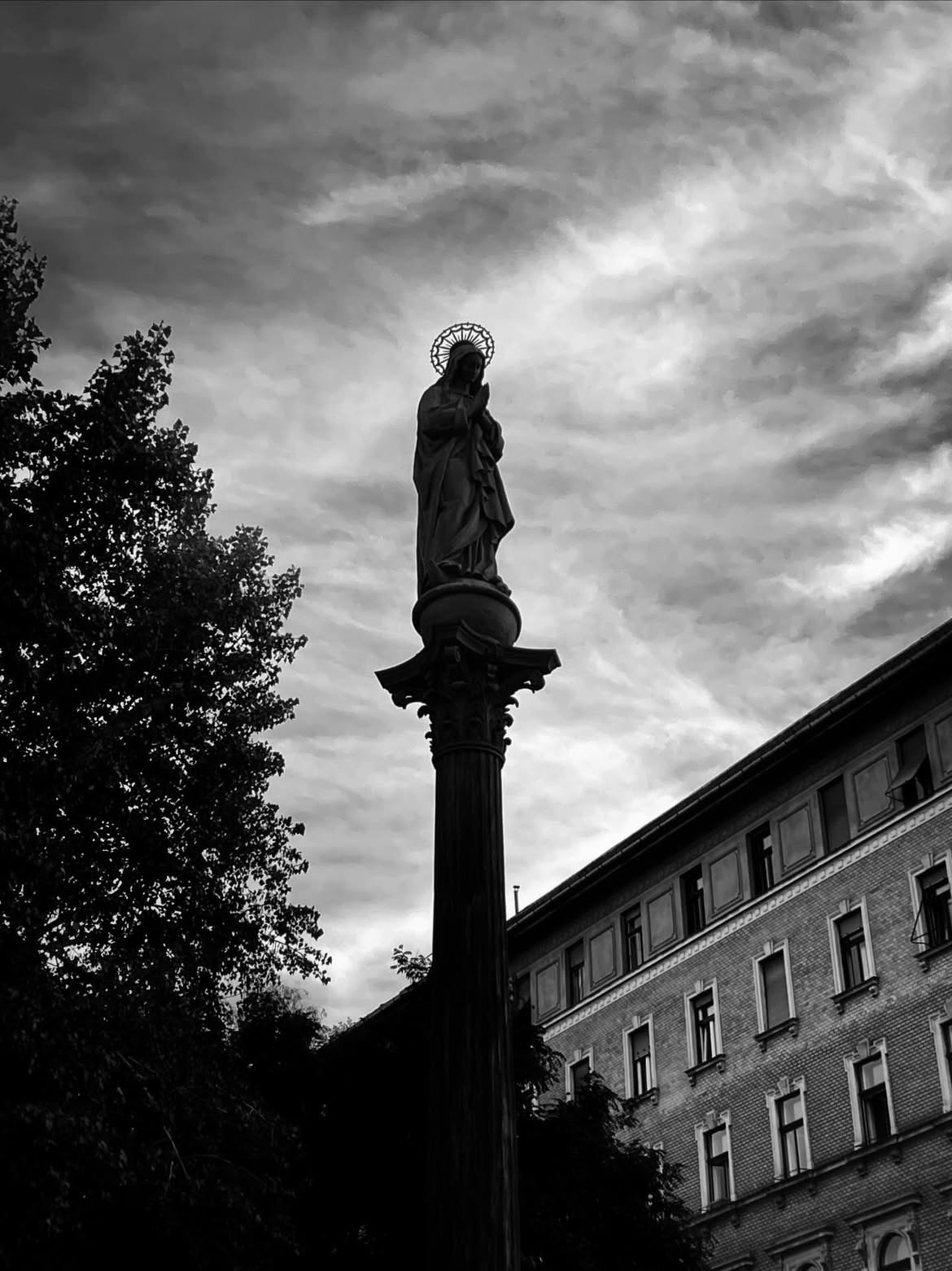 Immaculata (Szűz Mária)-szobor| Budapest 2025