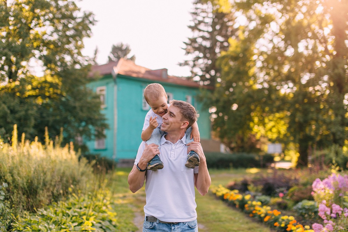 С семьей в саду. Семейный и детский фотограф в Москве Евгения Загайнова