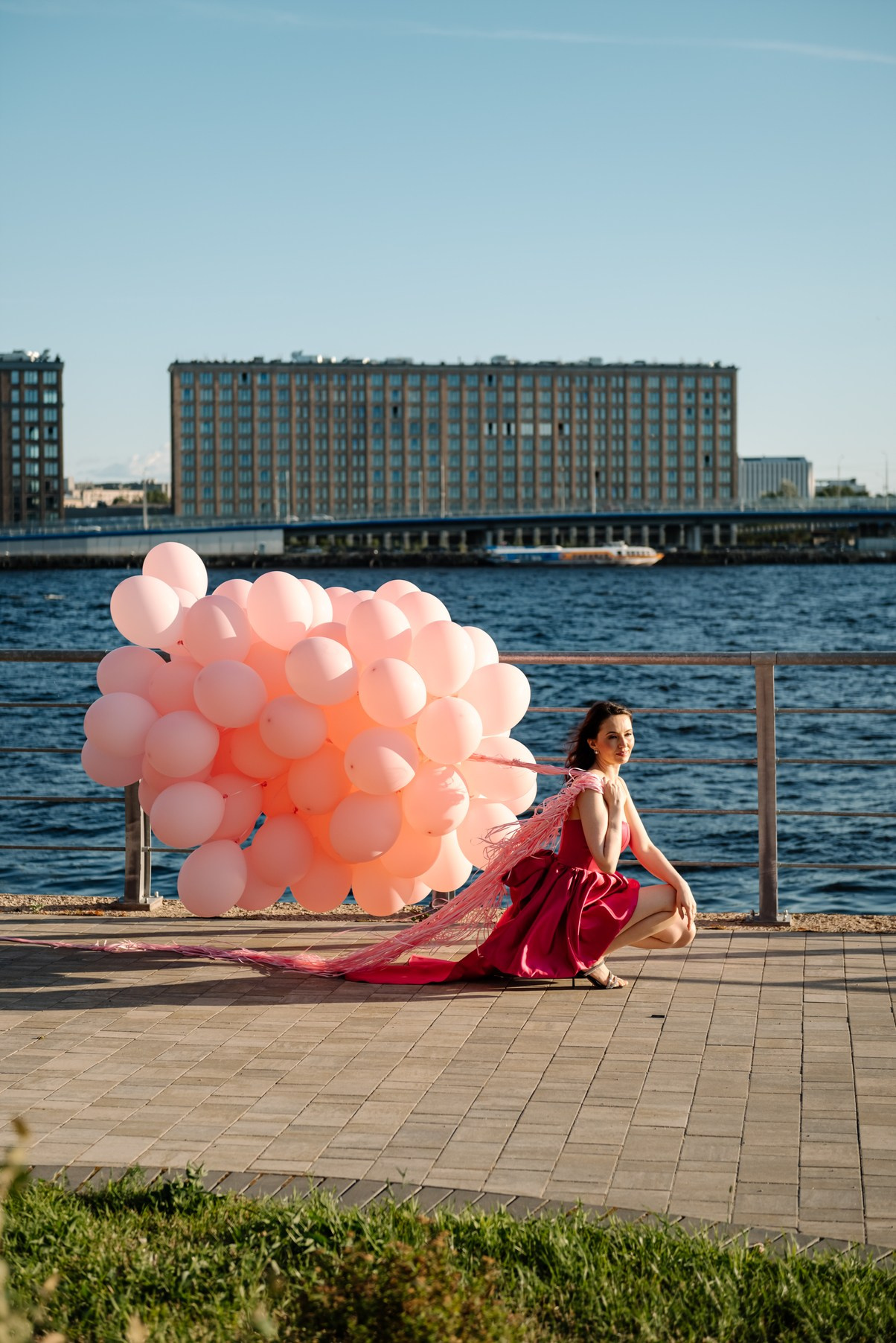 Индивидуальная. На заливе с шарами. Свадебный и сеейный фотограф в Санкт-Петербурге Елена Худякова