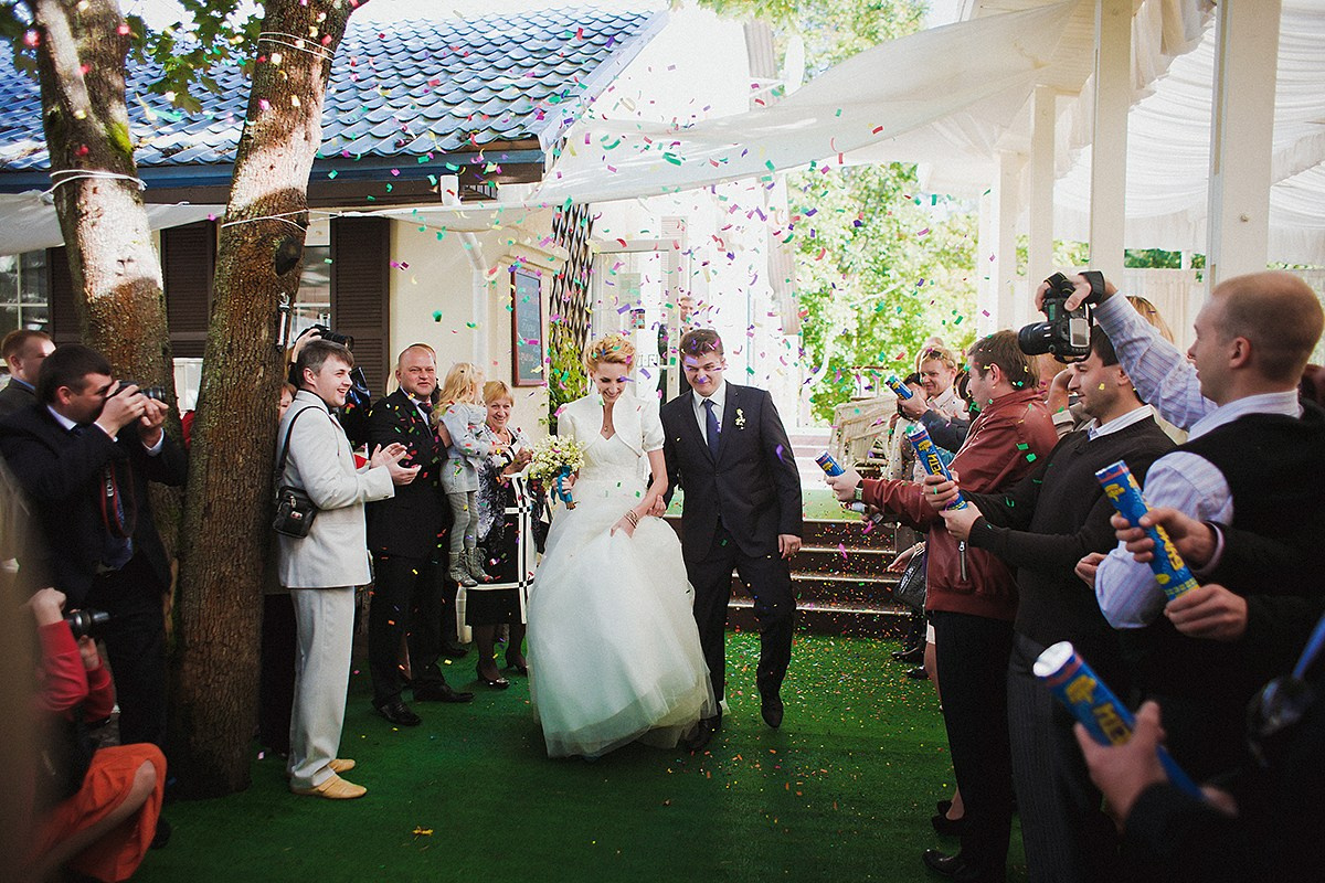 Свадебная прогулка Алекса и Даши. Фотограф крещение венчание в Петербурге! Помогает подобрать храм и посоветовал душевного батюшку в СПб