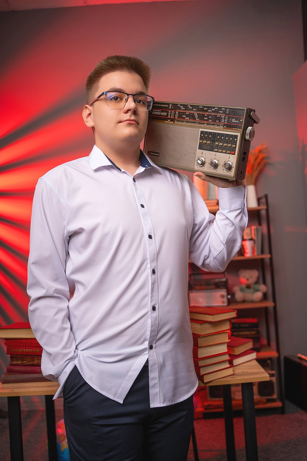 Выпускной альбом 9 класс: Съёмка в атмосферной фотостудии-библиотеке. СИГМА | Студия выпускных альбомов Красноярск