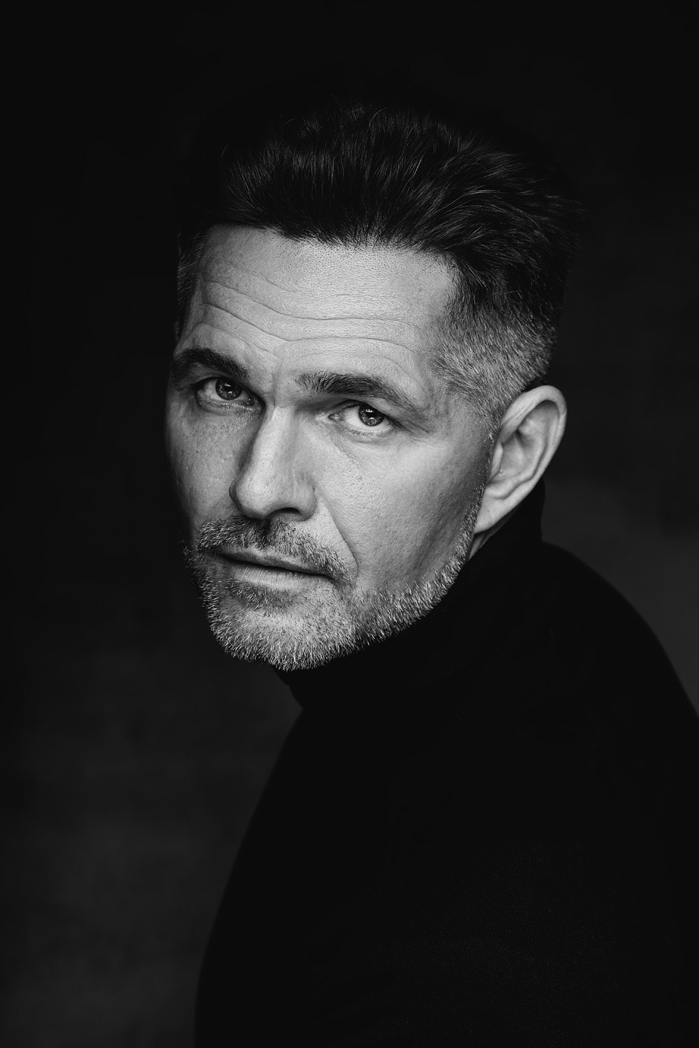 U-ray: Художественный чёрно-белый портрет. U-ray