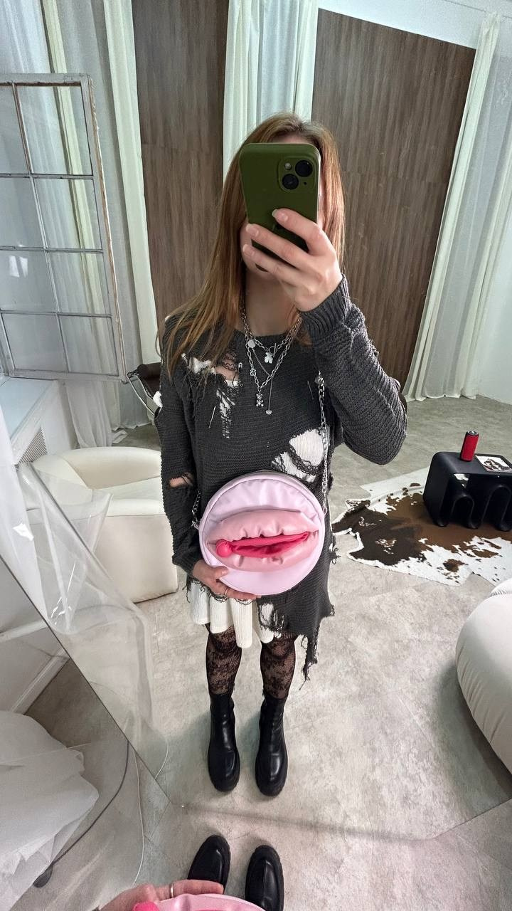 Сумка-piska. Нейрокреатор и AI-преподаватель Лена Капуцин