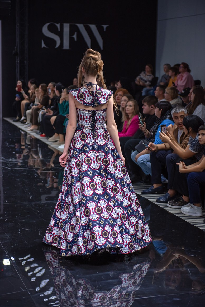 SochiFashionWeek2024 дизайнер Юлия Крылова. Семейный и коммерческий фотограф в Сочи Александр Бодунов