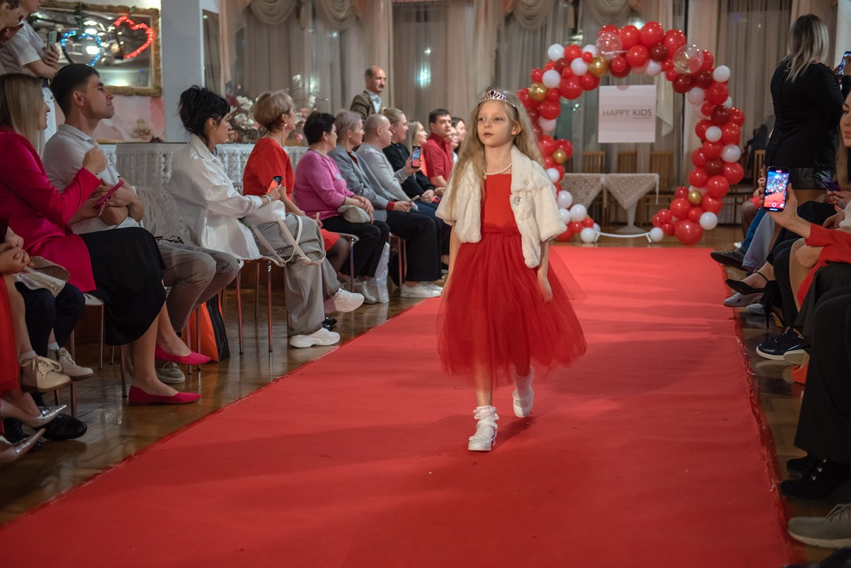 Выпускной в детской школе моделей HAPPYkids 2024. Семейный и коммерческий фотограф в Сочи Александр Бодунов