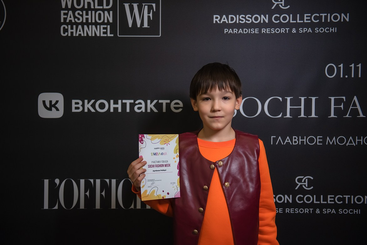 SochiFashionWeek2024 дизайнер Анохина Светлана. Семейный и коммерческий фотограф в Сочи Александр Бодунов