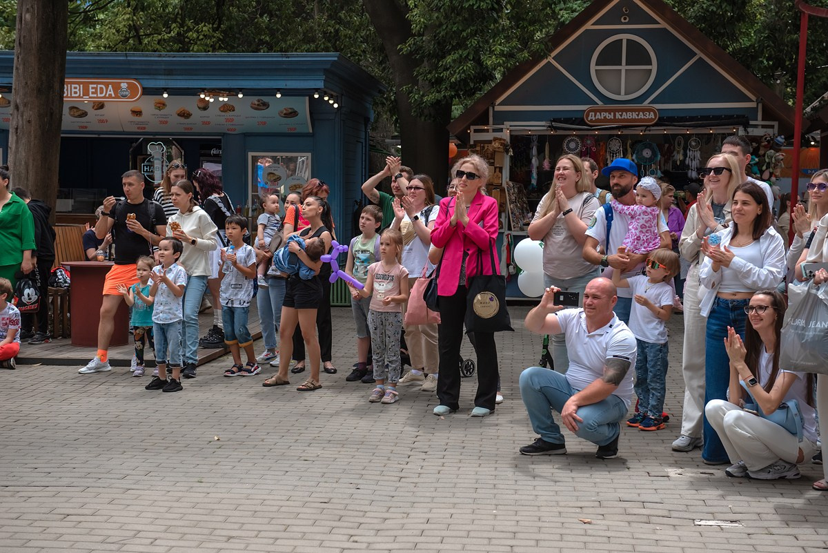 Парк Ривьера дефиле HAPPYkids. Семейный и коммерческий фотограф в Сочи Александр Бодунов