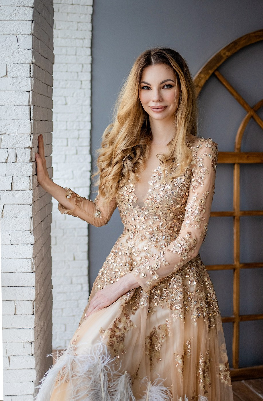 Portrait women’s photo session at the Photo Studio. Professional photographer in Sochi Victoria Joy. Teaching Photography