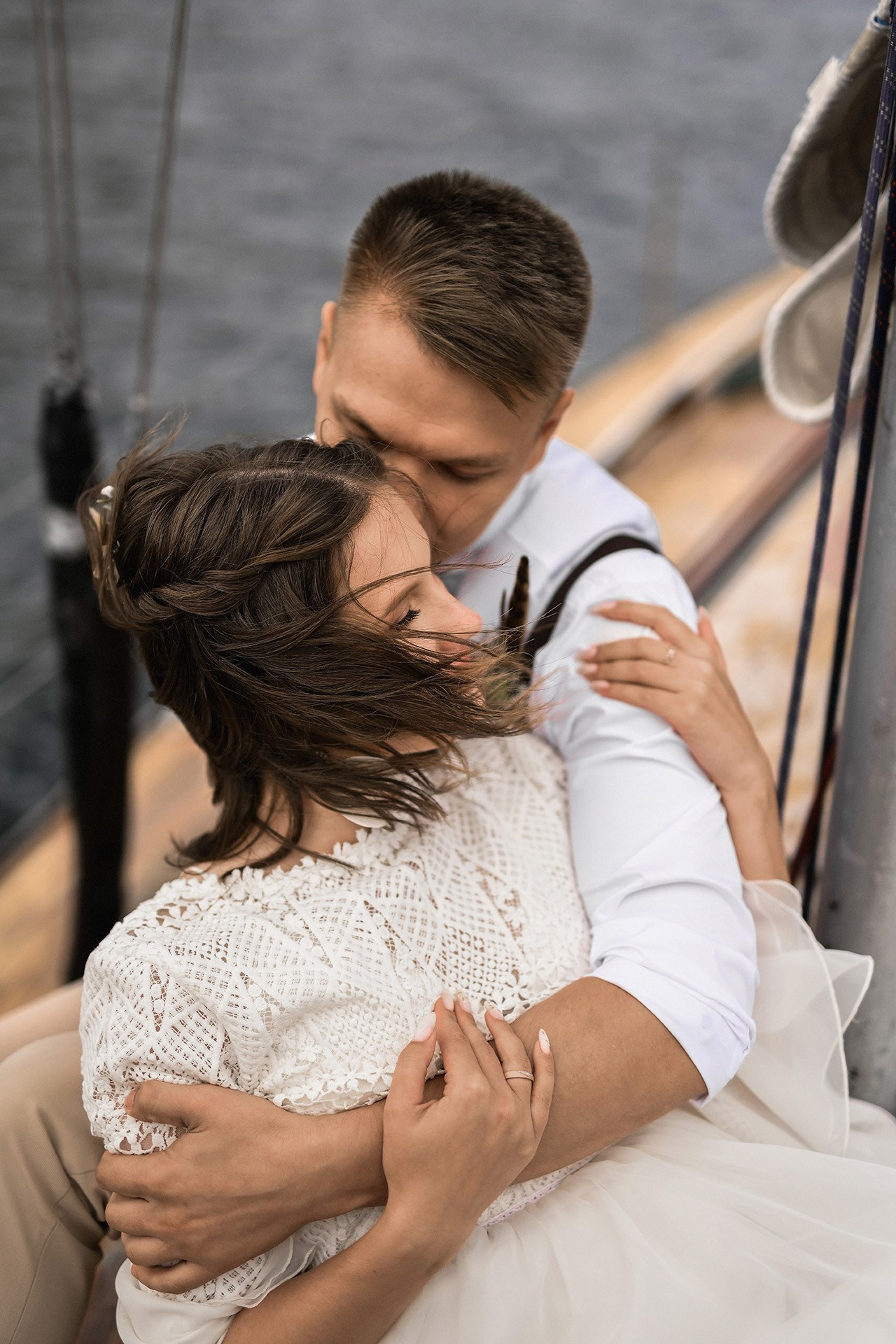 🌿 Влад и Влада — романтичная свадьба в лесу и на яхте | Камерная церемония в Красноярске. 📸 Свадебный и семейный фотограф в Красноярске Тихомиров Евгений | 17 лет опыта | 800+ свадеб