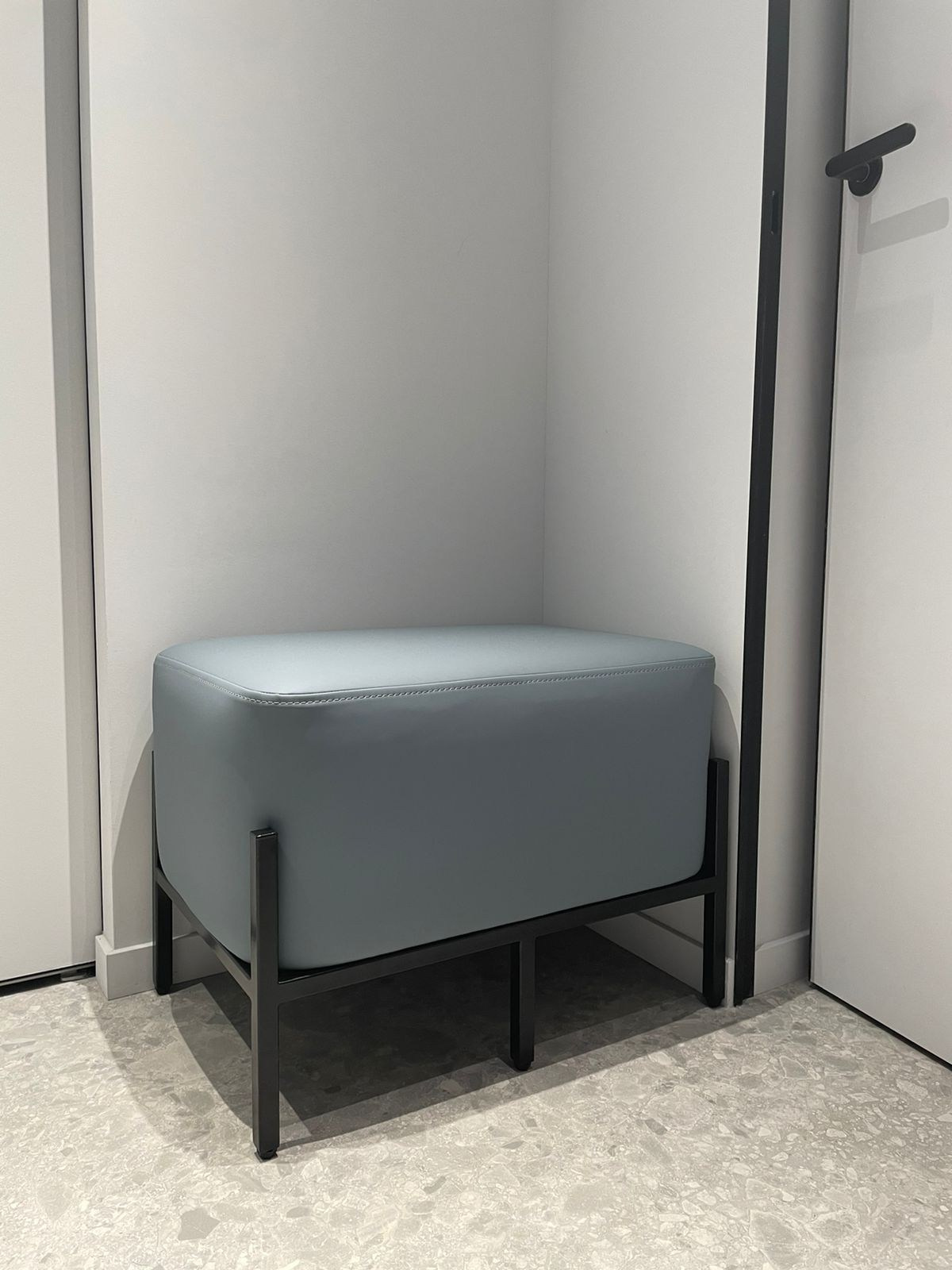 Диван на заказ Изготовление мягкой мебели. Студия интерьерных решений SUNHOUSE. Натяжные потолки, шторы, текстиль