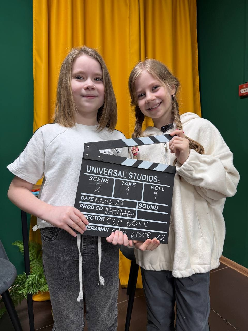 Актриса Алиса Клагиш на интервью у молодёжного объединения Пропаганда.