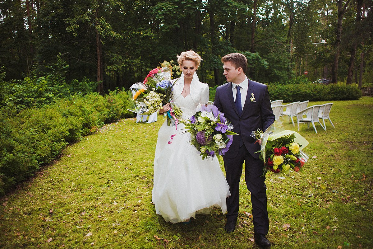 Свадебная прогулка Алекса и Даши. Фотограф крещение венчание в Петербурге! Помогает подобрать храм и посоветовал душевного батюшку в СПб