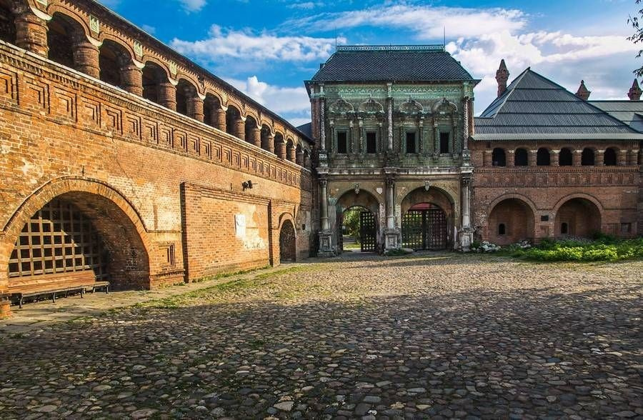 Уличная локация для фотосессии — атмосферный переулок Москвы