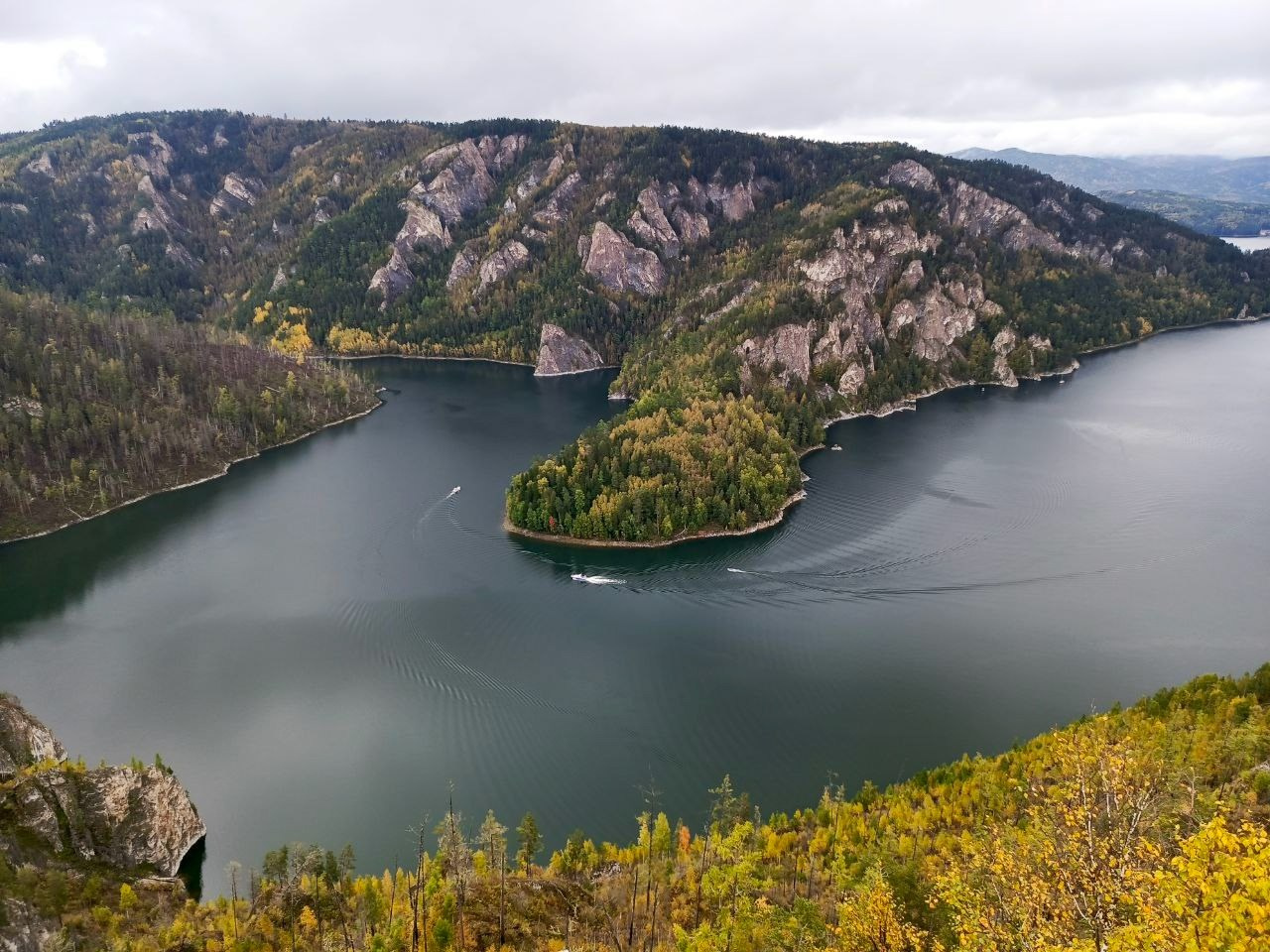 аренда яхты Красноярское море цена забронировать путешествие Царские ворота Бирюса залив шумиха стоимость заказать прогулка парусная яхта катамаран Красноярское водохранилище фотосессия фотограф Красноярск Дивногорск Красноярская ГЭС отдых купание экскурсия достопримечательность туристический тур маршрут Енисей Сибирь Козыревский зуб база отдыха адмирал