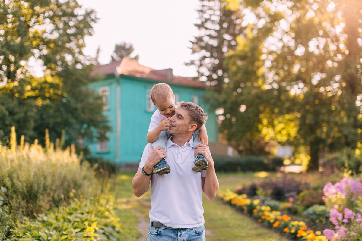 С семьей в саду. Семейный и детский фотограф в Москве Евгения Загайнова