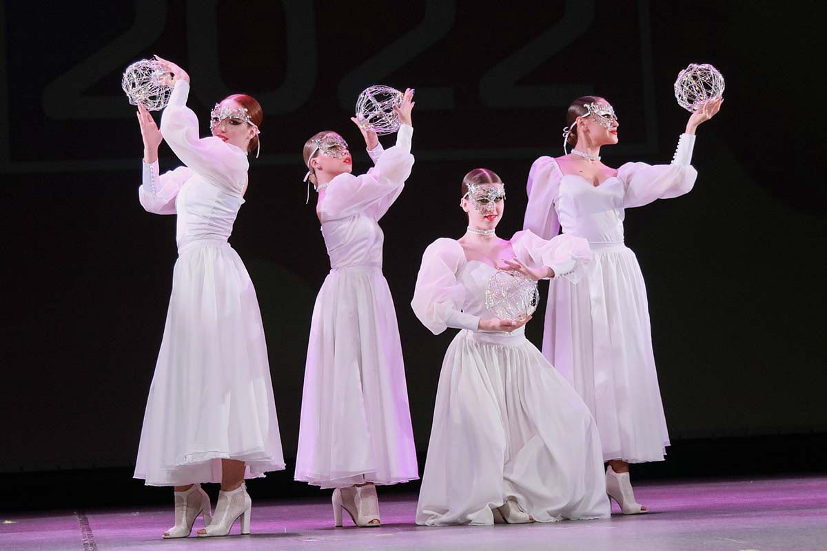 Выступления на сценах и уличных площадках. Танцевальная шоу-группа «GRANAT»