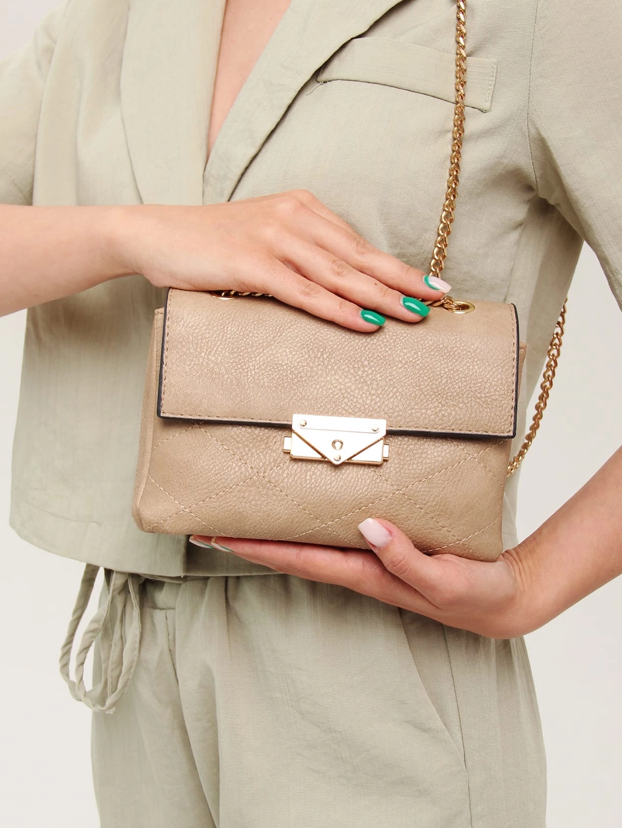 Фотосъемка аксессуаров с моделью в Ростове-на-Дону. Предметный и бизнес фотограф в Ростове-на-Дону Александра Степанова