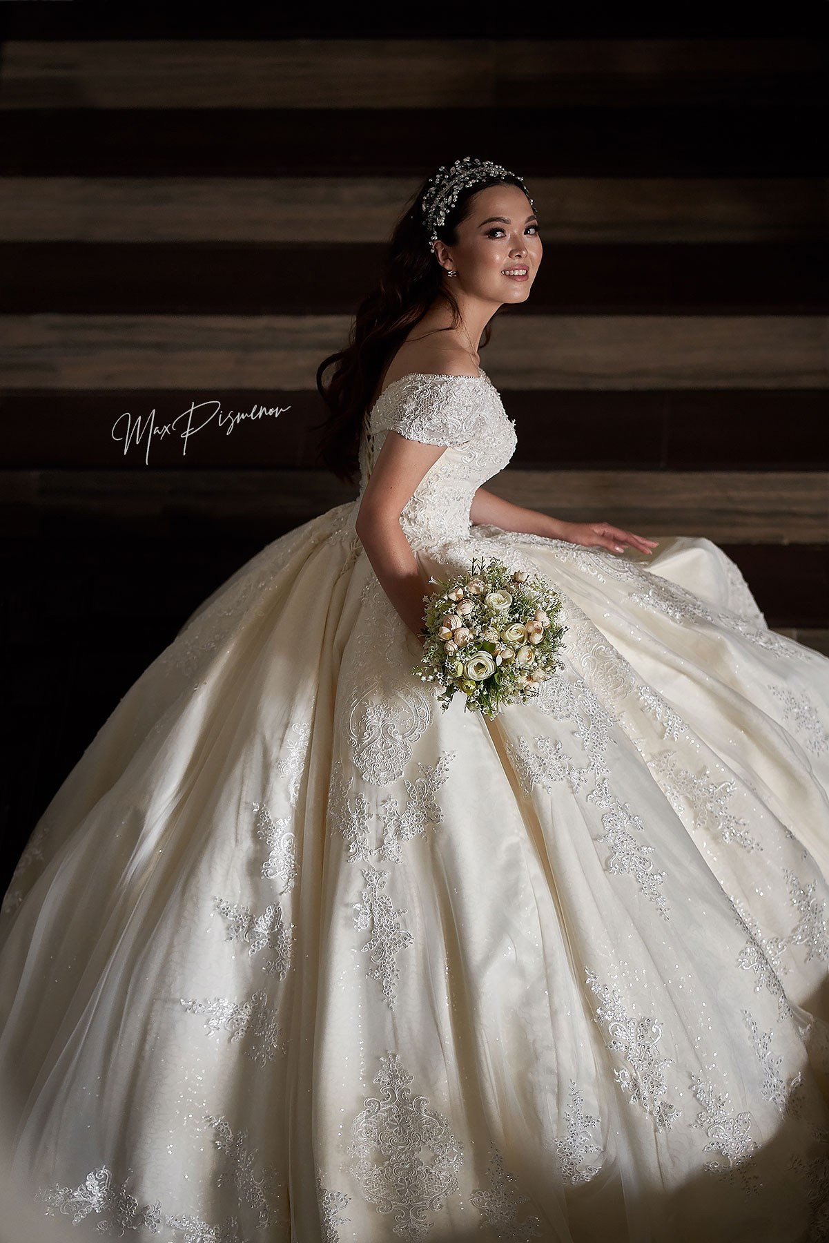 Фотограф на свадьбу. Свадебный фотограф в Самаре Москве Санкт-Петербурге Уральск