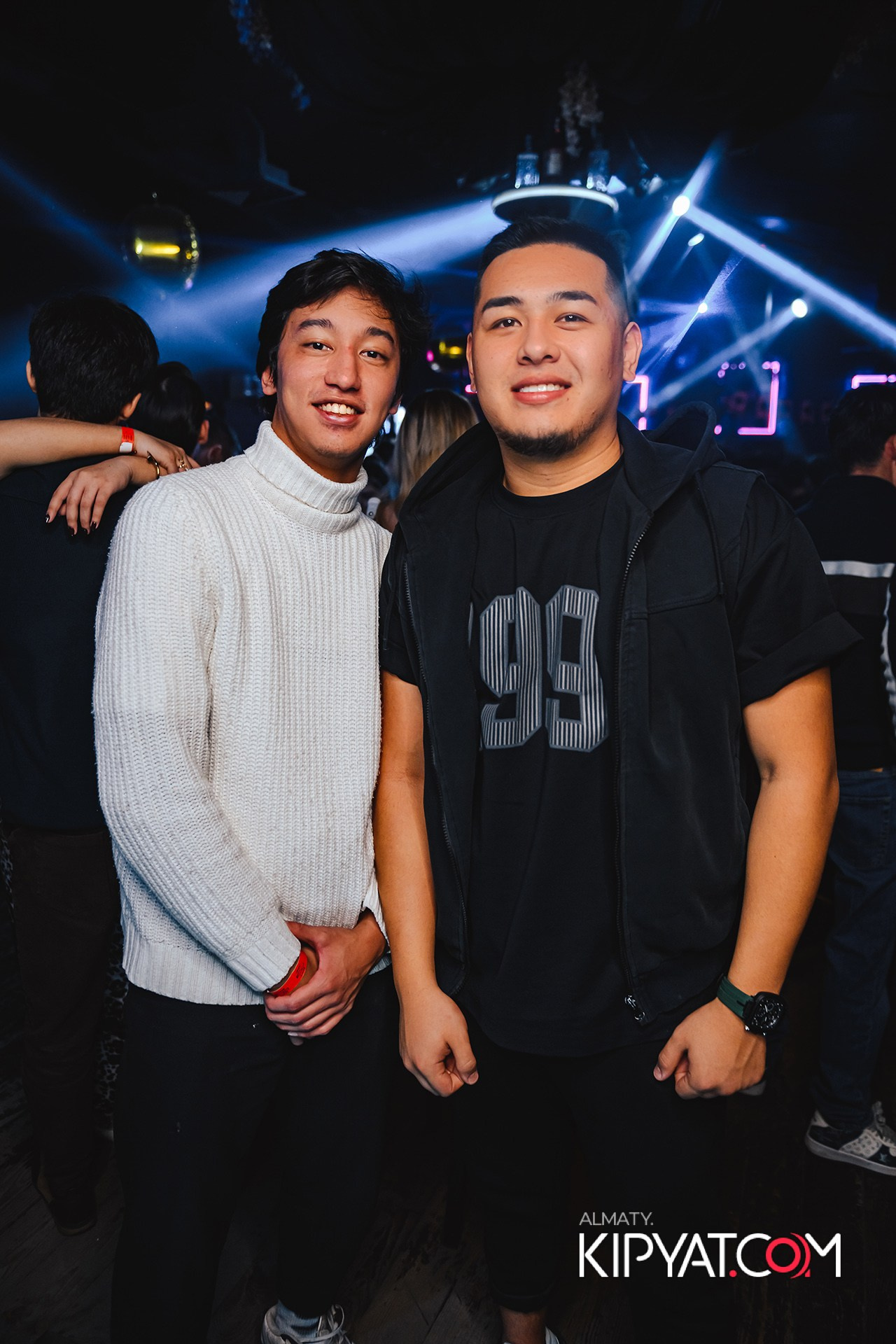 UYAT EMES BAR. КИПЯТКОМ АЛМАТЫ!