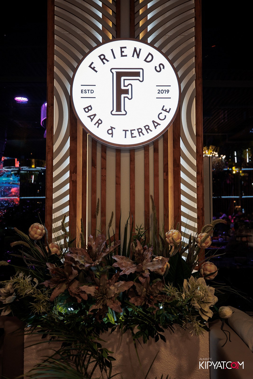 FRIENDS BAR & TERRACE. КИПЯТКОМ АЛМАТЫ!