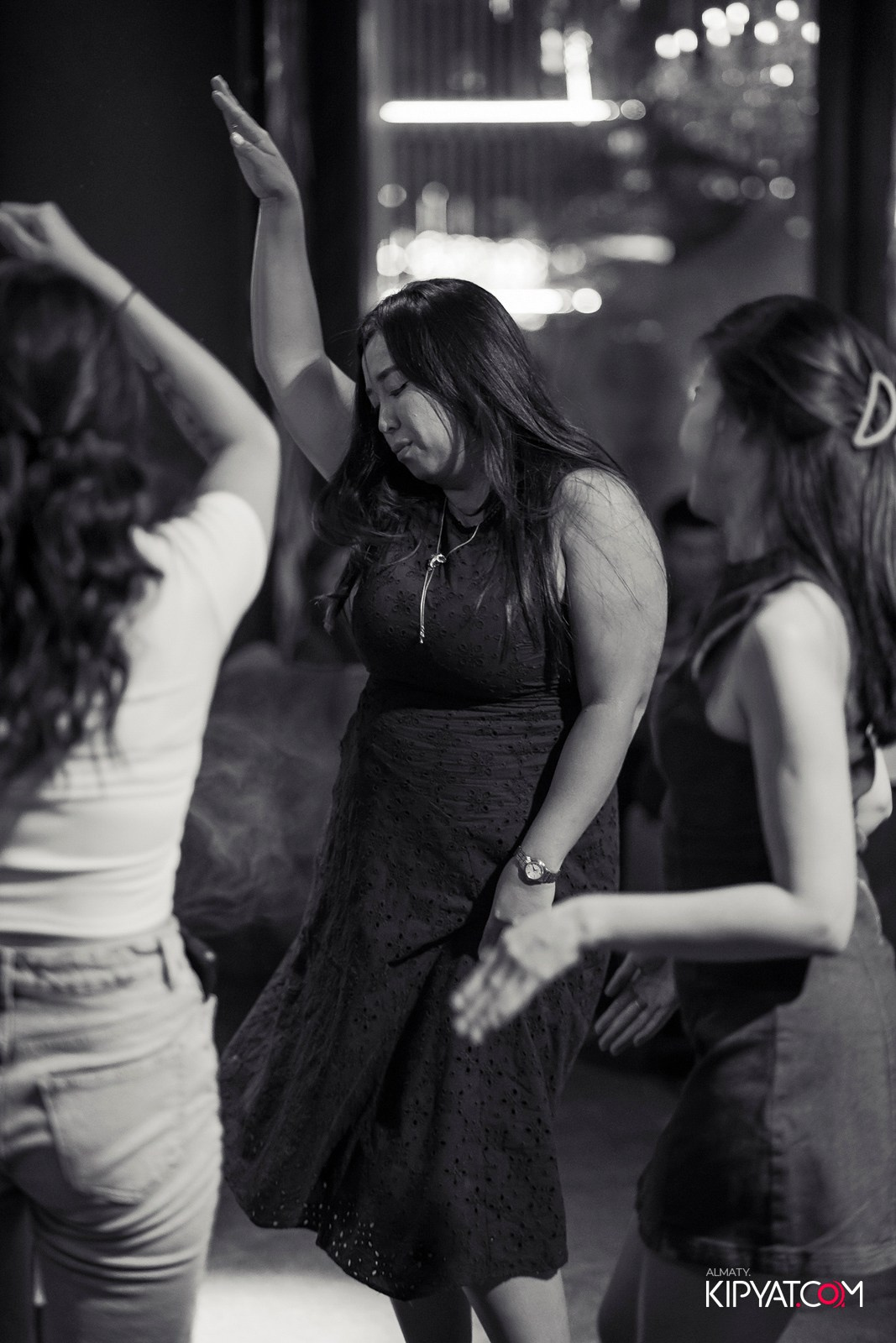 FRIENDS BAR & TERRACE. КИПЯТКОМ АЛМАТЫ!