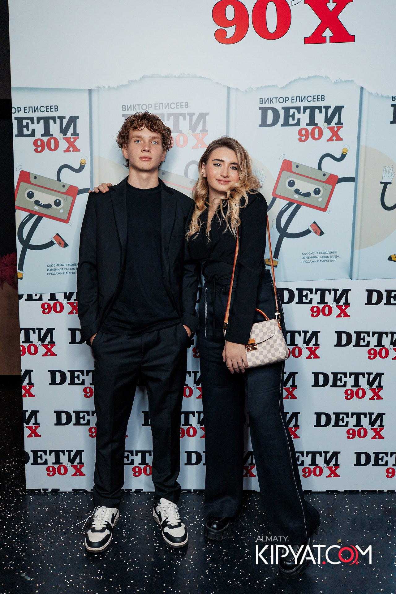 ПРЕЗЕНТАЦИЯ КНИГИ ВИКТОРА ЕЛИСЕЕВА. КИПЯТКОМ АЛМАТЫ!