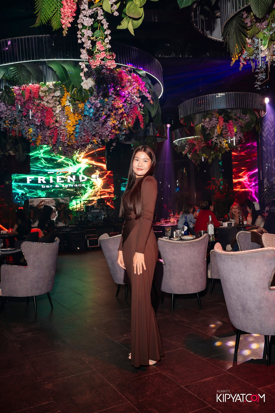 FRIENDS BAR & TERRACE. КИПЯТКОМ АЛМАТЫ!