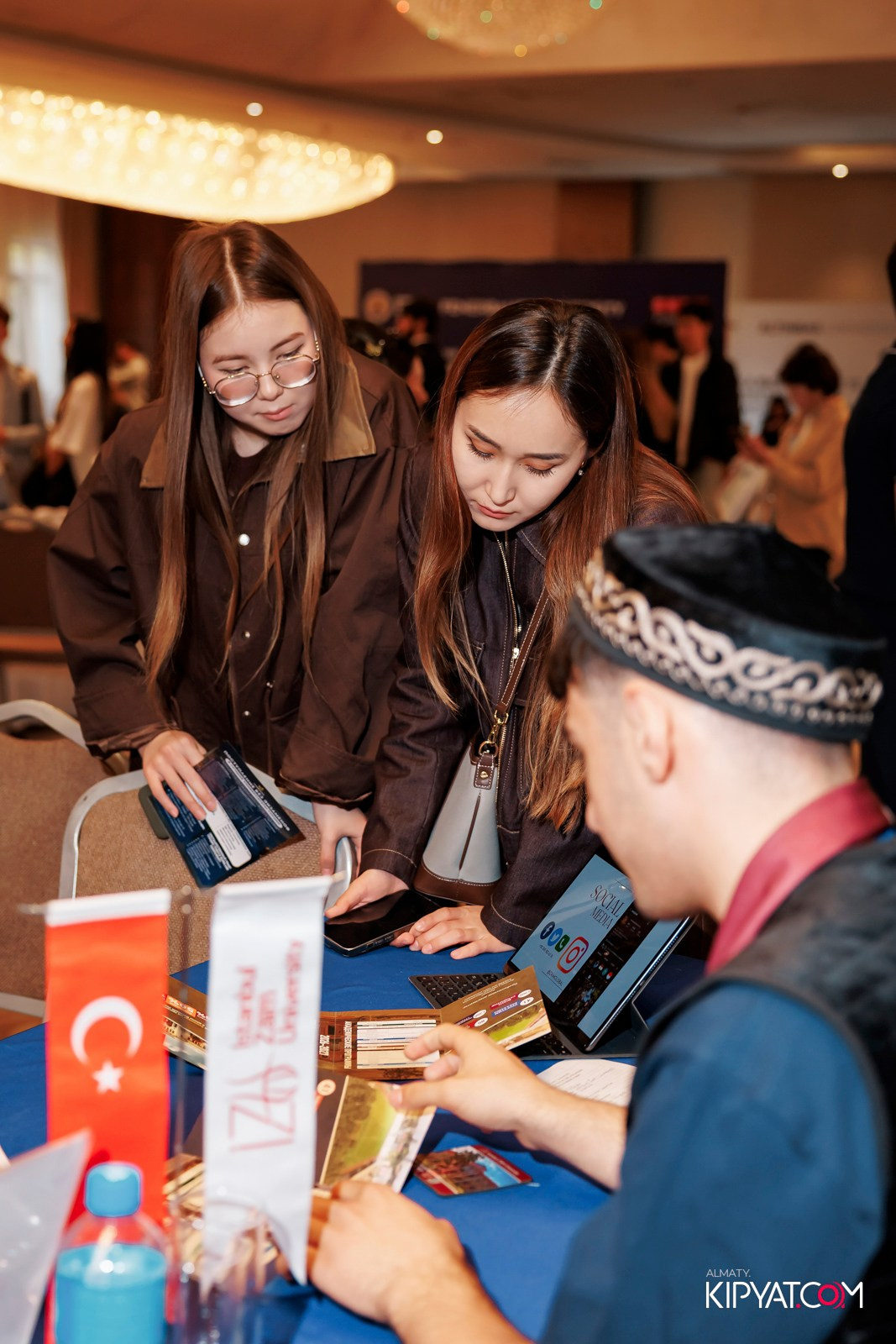 ВЫСТАВКА ТУРЕЦКИХ УНИВЕРСИТЕТОВ. КИПЯТКОМ АЛМАТЫ! Фотосъемка мероприятий в Алматы