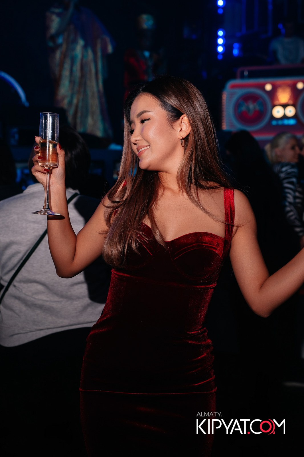 SANTA BARBARA — ВЫСТУПЛЕНИЕ LIZWI. КИПЯТКОМ АЛМАТЫ!