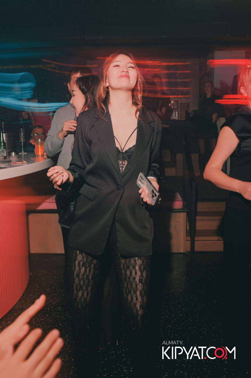 SANTA BARBARA — ПИТ ДЖЕЙСОН (ГР. ПРЕМЬЕР-МИНИСТР) И ИЛЬЯ ЗУДИН (ГР. ДИНАМИТ) НА ПРЕДНОВОГОДНЕЙ ВЕЧЕРИНКЕ. КИПЯТКОМ АЛМАТЫ!