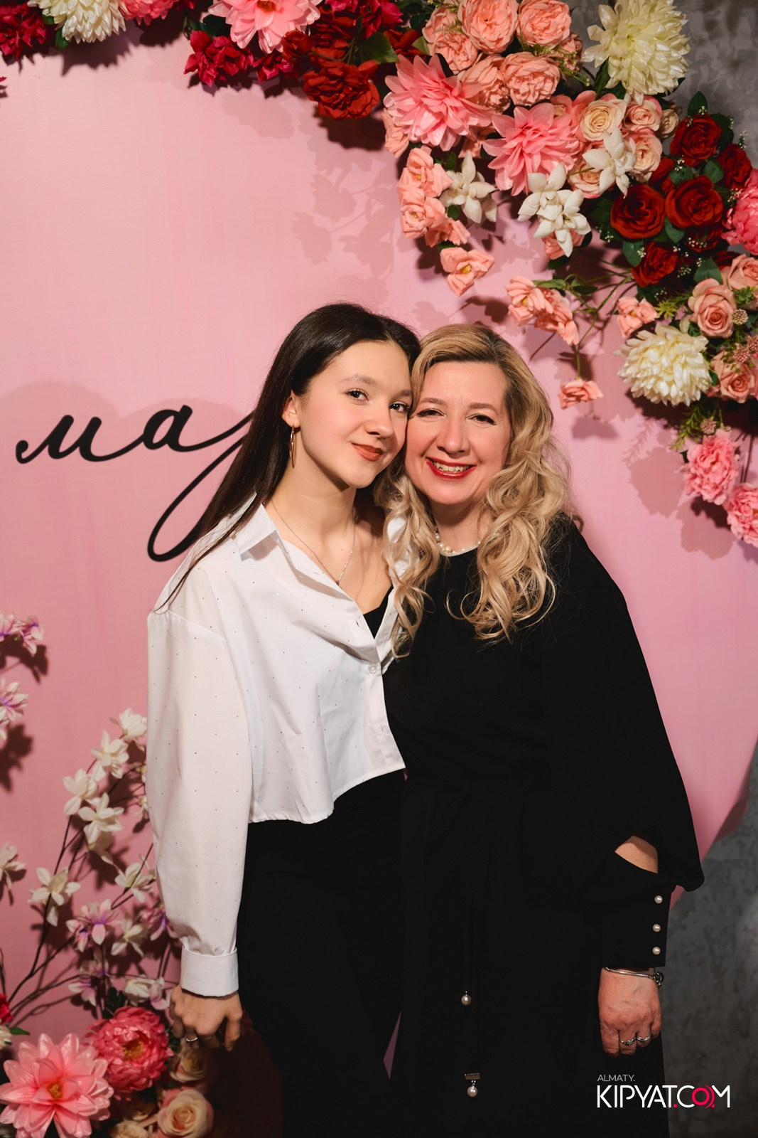 ГРУЗИНСКИЙ ДВОР НА КАБАНБАЙ БАТЫРА. КИПЯТКОМ АЛМАТЫ!