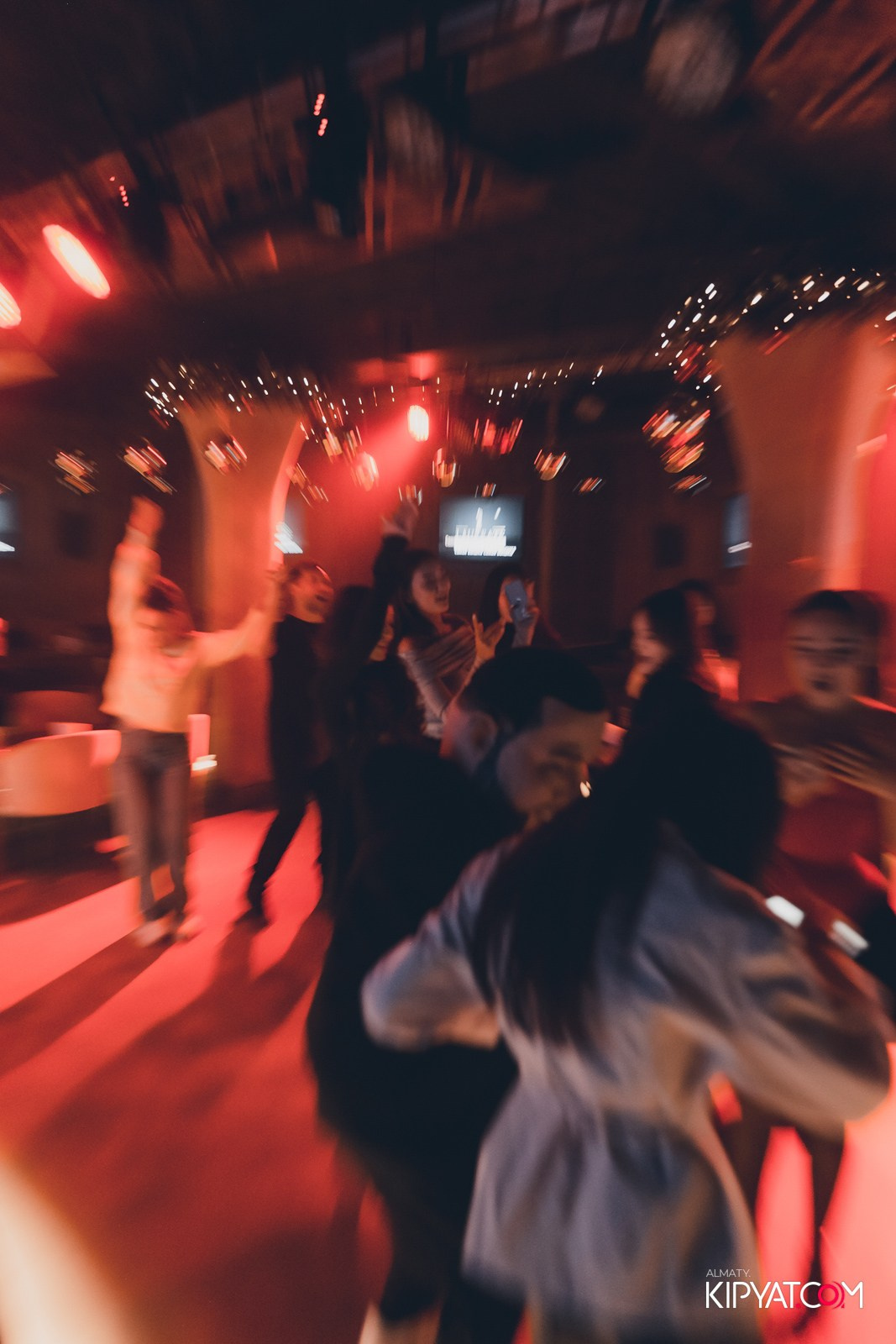 LAUREATE GRANDE CAFE. КИПЯТКОМ АЛМАТЫ!