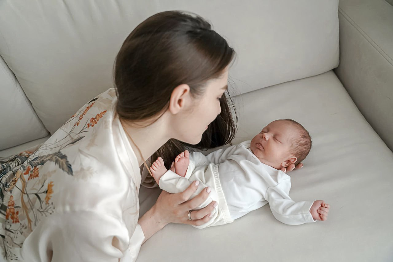 Фотосессия новорожденного дома  примеры фото. Фотограф в Ялте Инна Найден. Детский и семейный фотограф