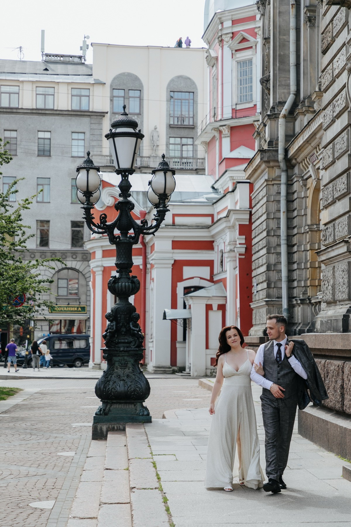 Свадебная прогулка в СПб, фотограф Денис Дорфф. Фотограф крещение венчание в Петербурге! Помогает подобрать храм и посоветовал душевного батюшку в СПб