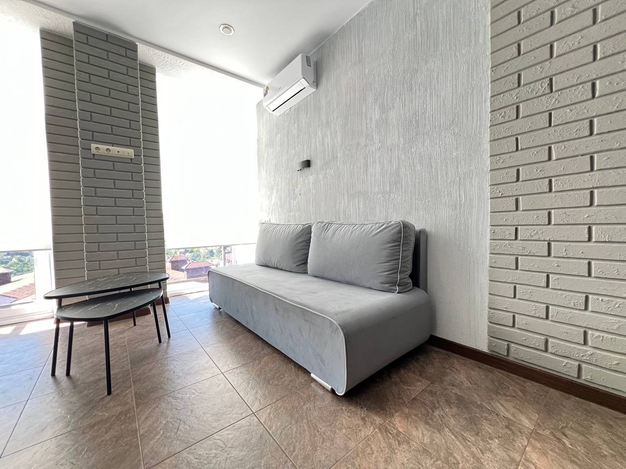 Классная двухуровневая квартира с потрясающим видом на город, со своей парковкой. Квартиры посуточно, длительно в Сочи, LARA APART GROUP