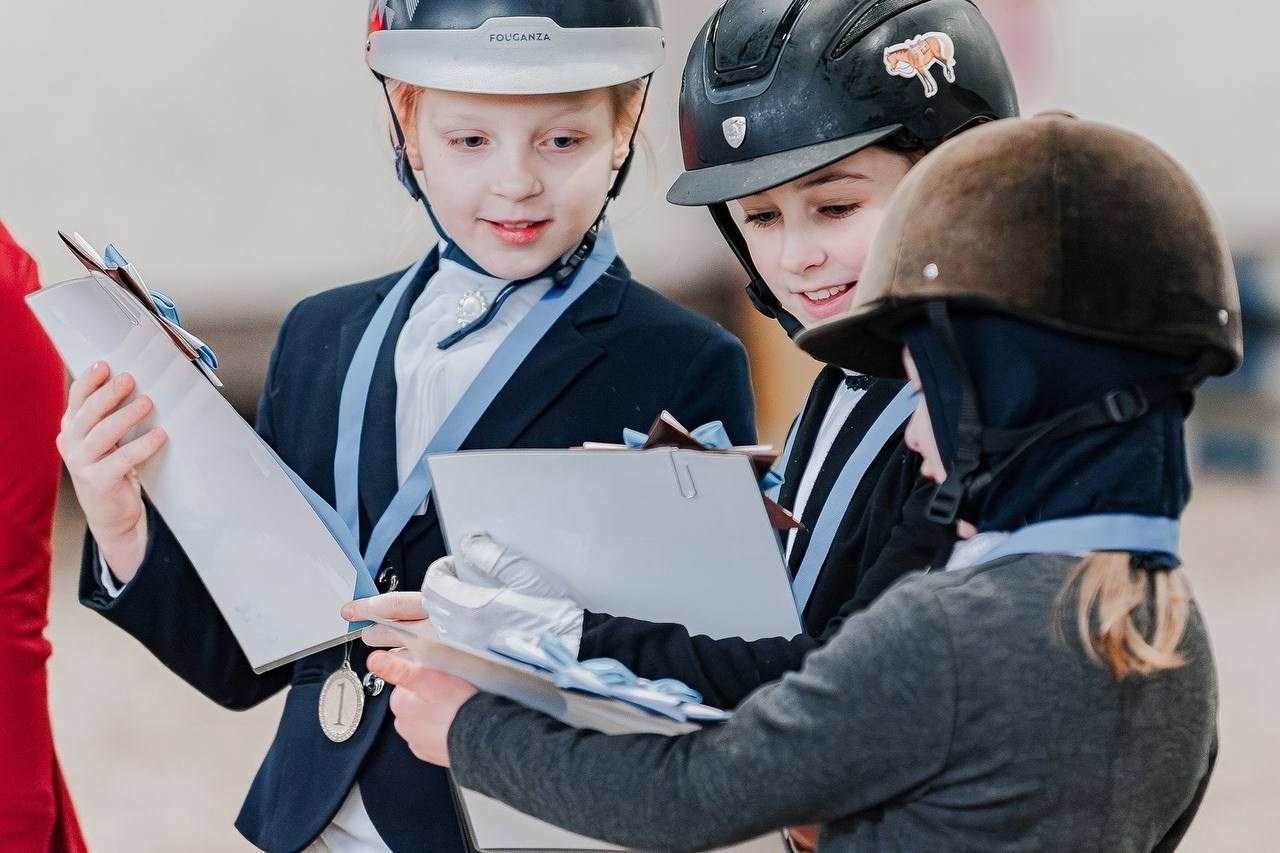 ОТКРЫТЫЕ СОРЕВНОВАНИЯ ПО КОНКУРУ В КСК «БЕЛАЯ ДАЧА». Куракина Дарья • Конный фотограф