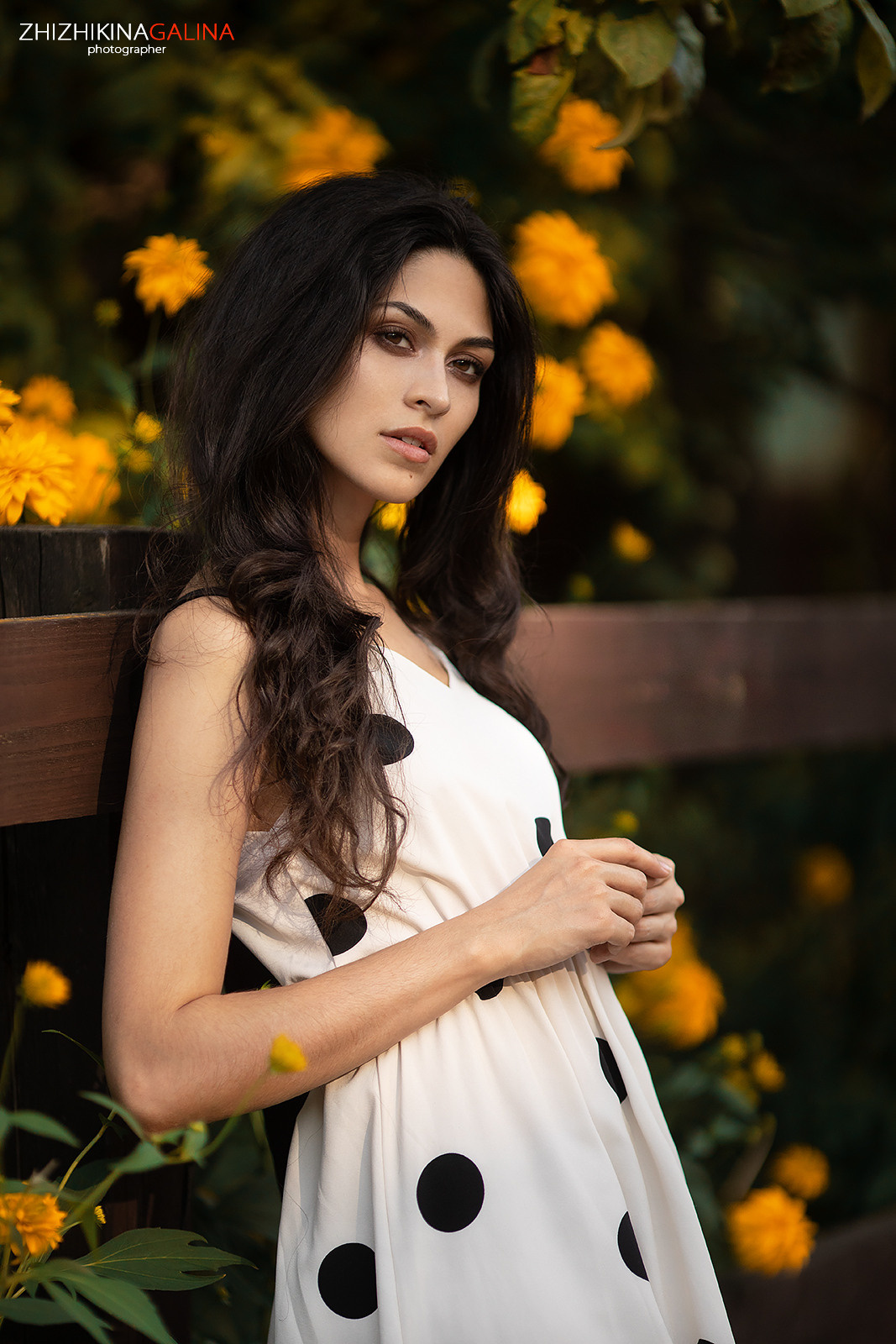 женский фотограф, фотогпрогулка, уличная фотосессия, фотосессия на улице, фотосессия в цветении, портретный фотограф, портретная фотосессия, фотограф москва, фотограф в москве, жижикина галина, женский портрет