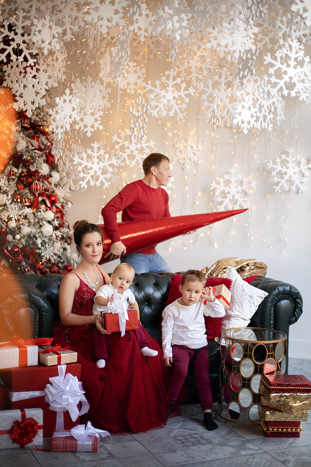 Красивые студийные кадры только для вас, не бойтесь быть собой во время фотосессии.