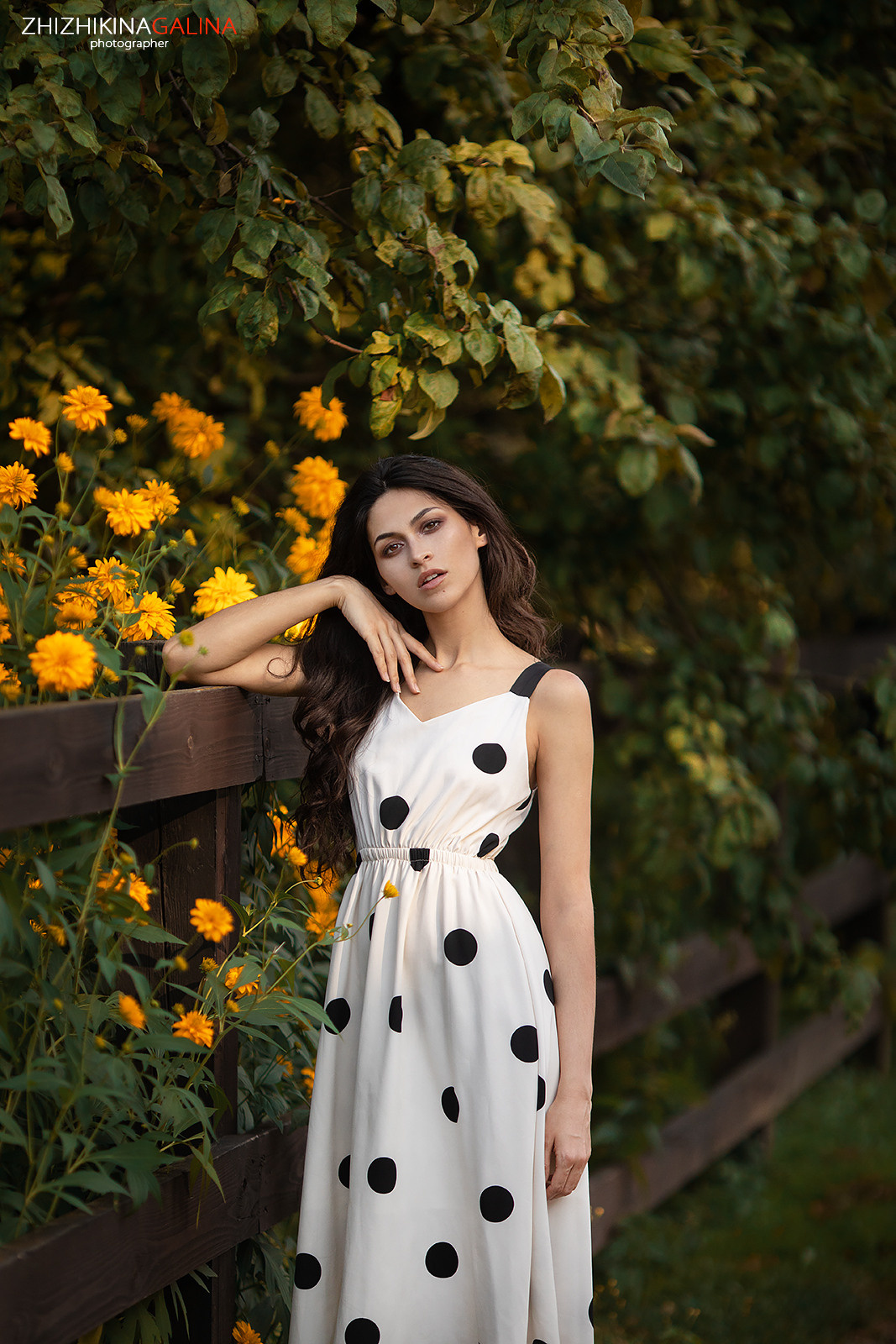 женский фотограф, фотогпрогулка, уличная фотосессия, фотосессия на улице, фотосессия в цветении, портретный фотограф, портретная фотосессия, фотограф москва, фотограф в москве, жижикина галина, женский портрет