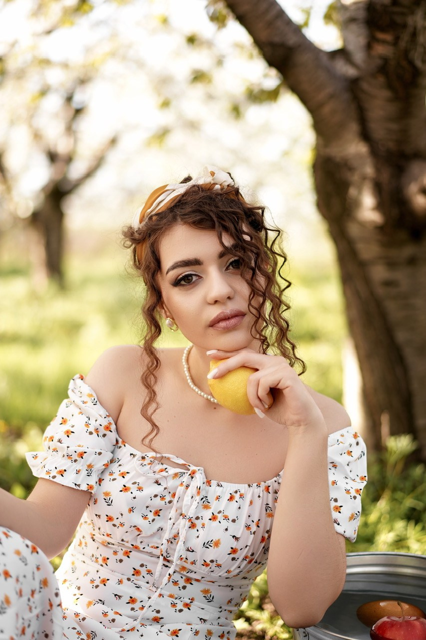 Девушка с лимонами. Свадебный фотограф в Ростове-на-Дону. Таинство Крещения и Венчания, семейные фотосессии. Алёна Чёботова