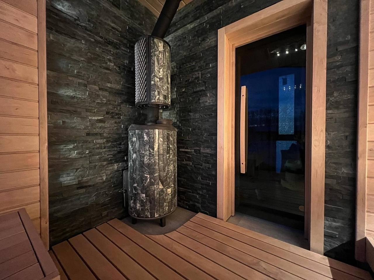 Эта баня в Садах Времени не оставит равнодушным никого- ни внутри парной, ни снаружи. SaunaTopMasters
