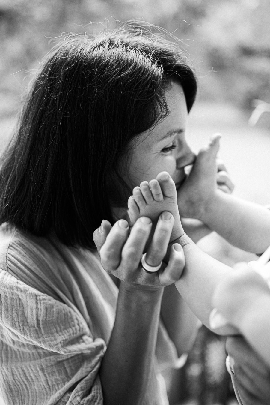 Коля, Ксюша, Саша, Андрей, Кира и бабушки | на даче