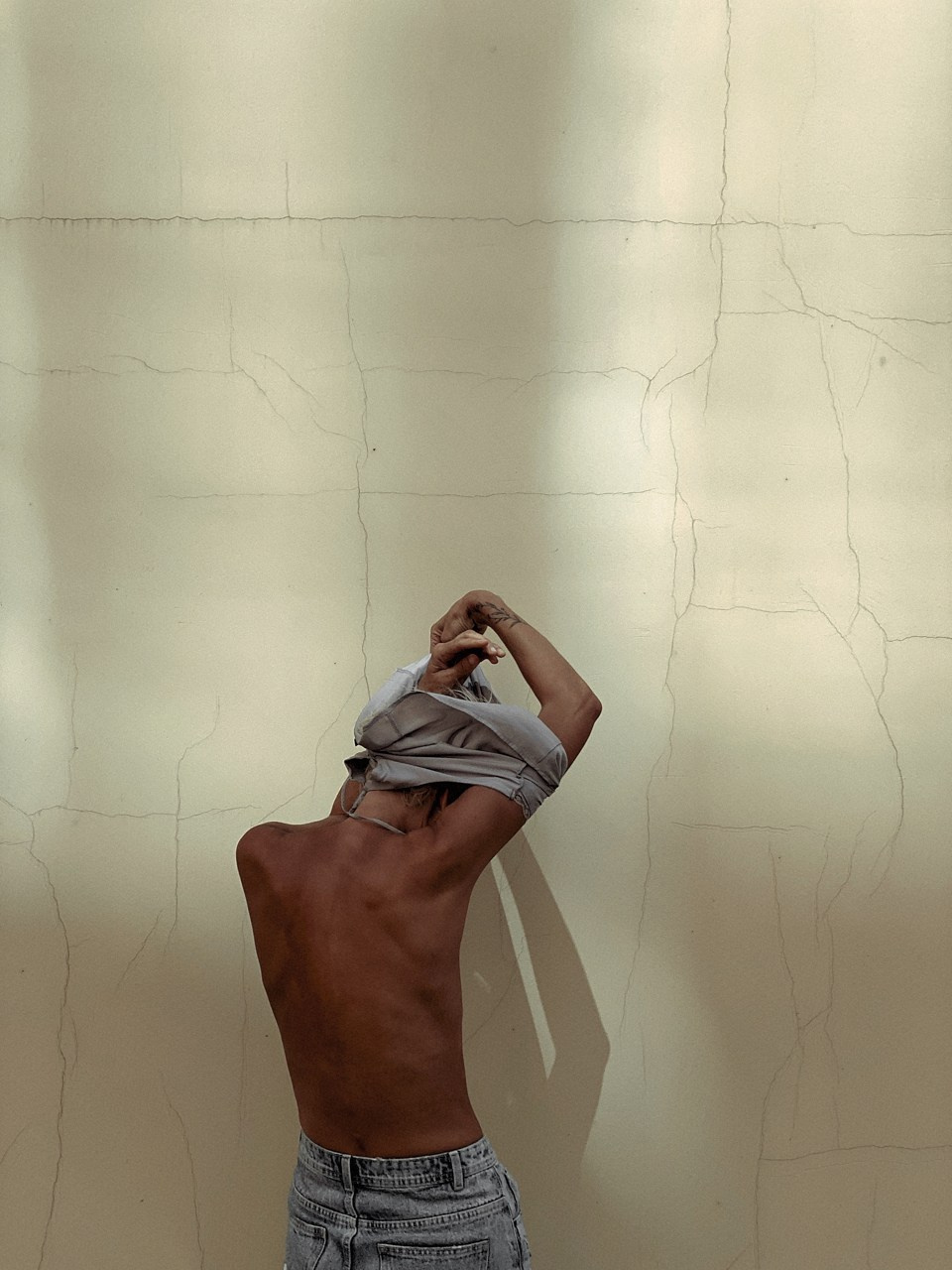 Современная концептуальная фотография о теле, уязвимости и идентичности. Визуальная практика на стиле честности, пост-иронии и искусства.Рекламная фотография, Концептуальная фотография, Современный художник, Психология, Коммерческий фотограф, Репортажный фотограф, Стрит фотография, Арт, Сюрреализм, Мобильная фотография, Снято на айфон, Дима Бурза