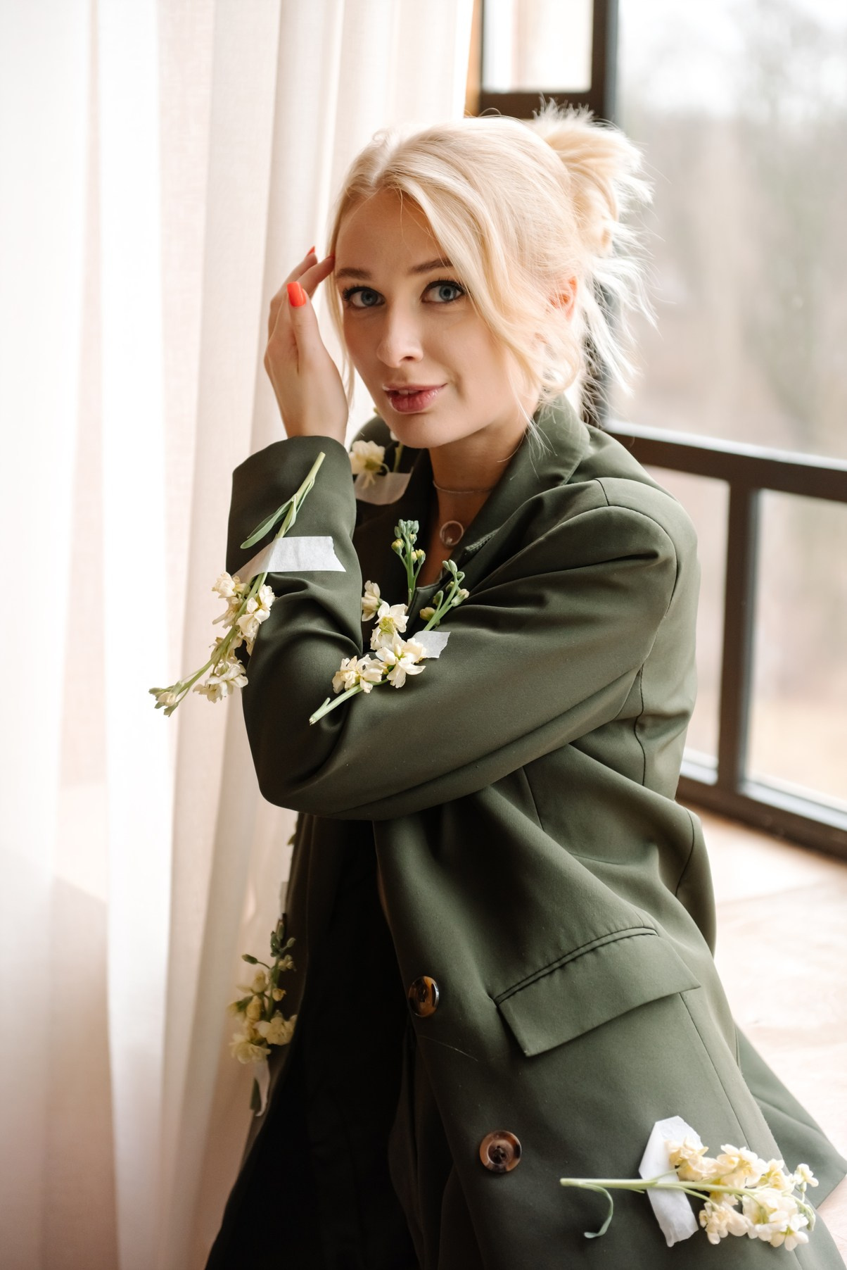 Индивидуальная. Деловой образ с цветами. Свадебный и сеейный фотограф в Санкт-Петербурге Елена Худякова