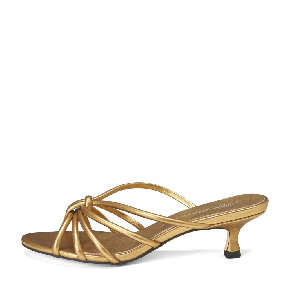 Предметная съемка для бренда AGE OF INNOCENCE