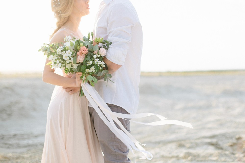 История любви на песчаных барханах в Екатеринбурге. Свадебный и семейный фотограф Ксения Шекк Екатеринбург