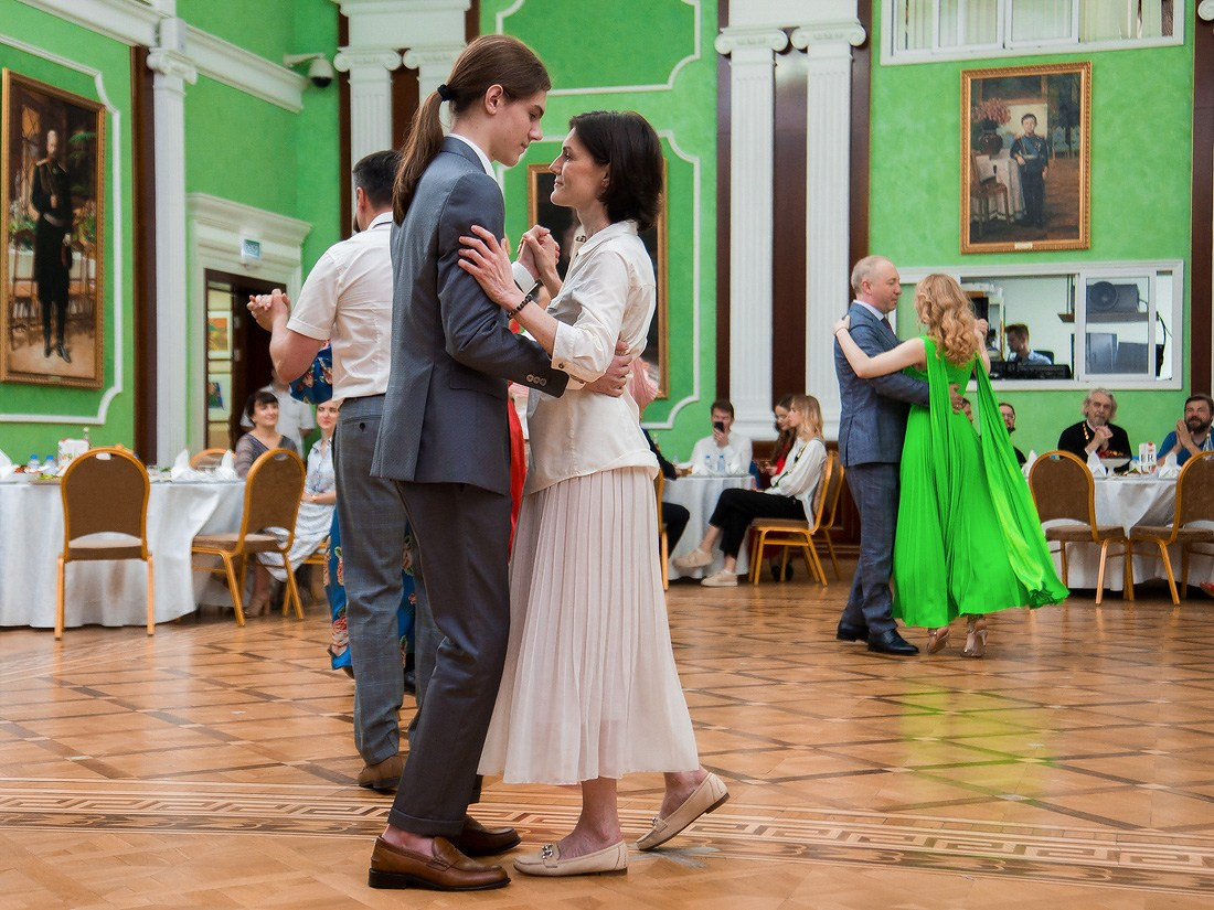 Выпускной в гимназии «Василиада». Репортажный фотограф Борис Геер