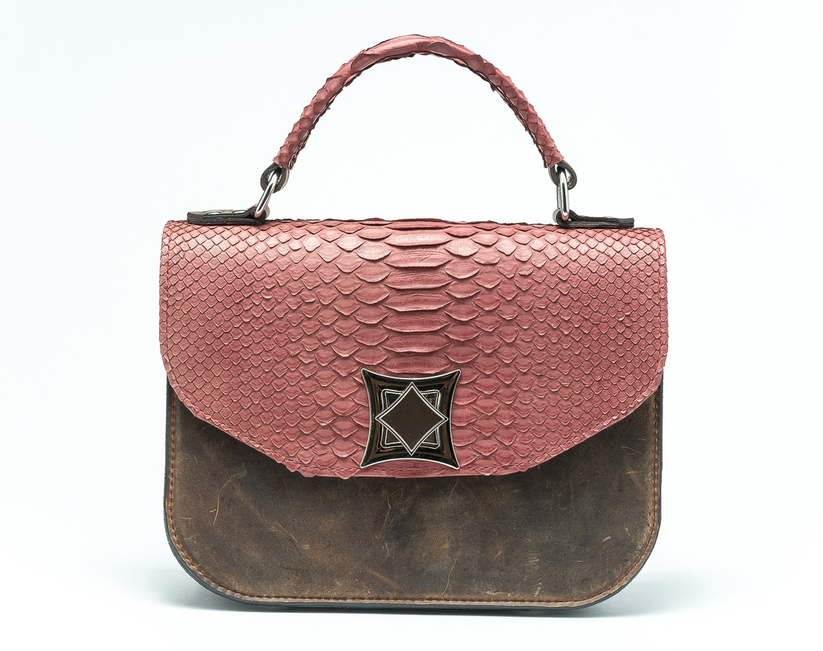 Фотосессия изделий из натуральной кожи для каталога и интернет-магазина. Фотограф интерьеров Фотосъемка рекламы в Ялте и по Крыму