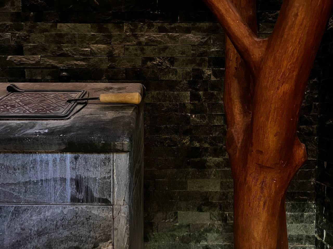 Полностью обновленная парная в Стрельцово с добавлением таких ништяков, как ночное звездное небо, второе дыхание и даже настоящее дерево!. SaunaTopMasters